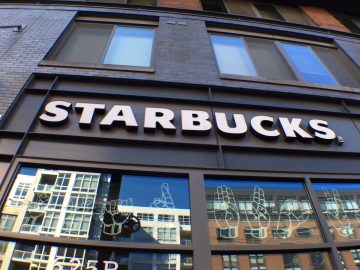 Sign1News: Starbucks opens first signing store!