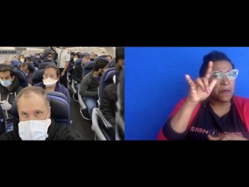 Photo shows packed United Airlines flight